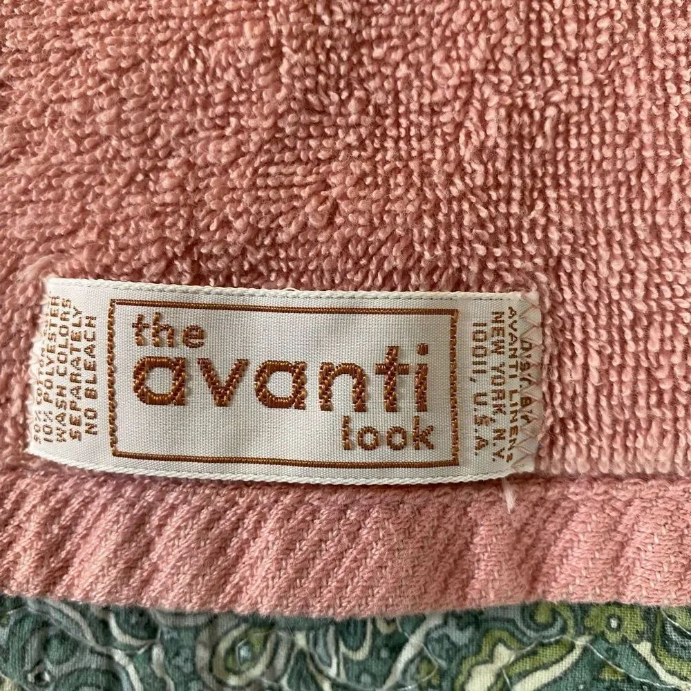 Avanti Pink Bath Towels with Cream Trim